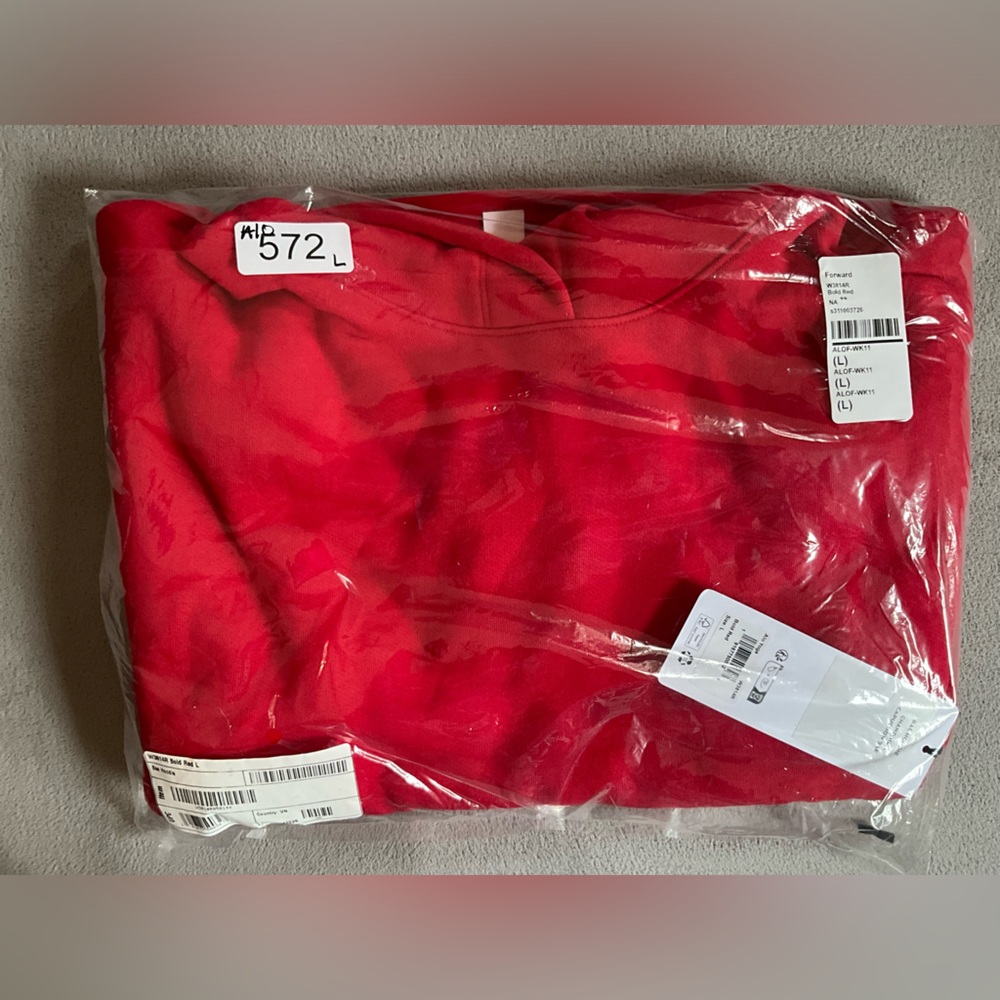 NWT Alo Yoga Bae Hoodie‎ In Bold Red LIMITED EDITION RARE Size Large - Picture 4 of 7